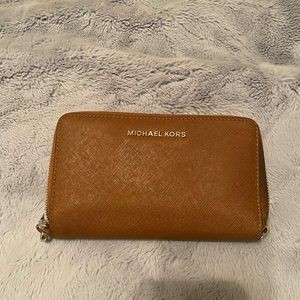 Michael kors wristlet wallet